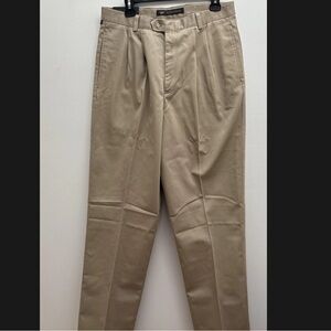 Dockers Men’s Beige Khaki Pleated Chinos